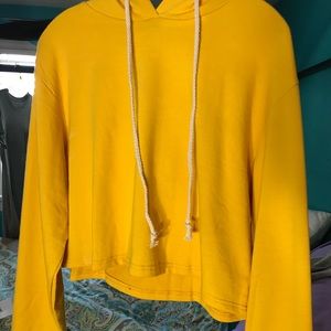 Crop top shirt with hood